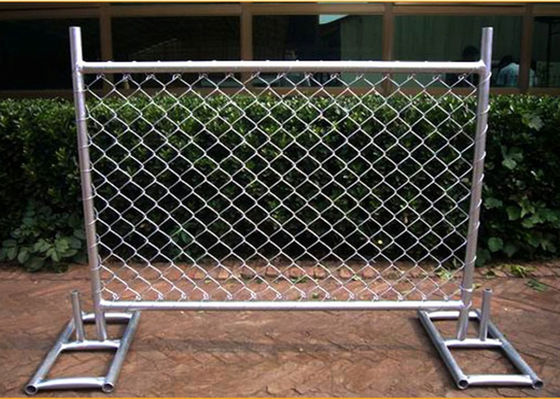 Sicurezza trasversale dei costruttori del collegamento a catena del gancio che recinta superficie galvanizzata calda